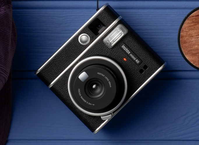 富士胶片采用新的Instax Mini 40相机和Contact Sheet小